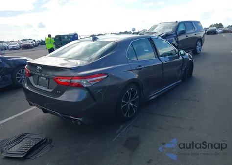 2020 Toyota Camry Se z USA, uszkodzony, nr VIN 4T1G11AK4LU360818